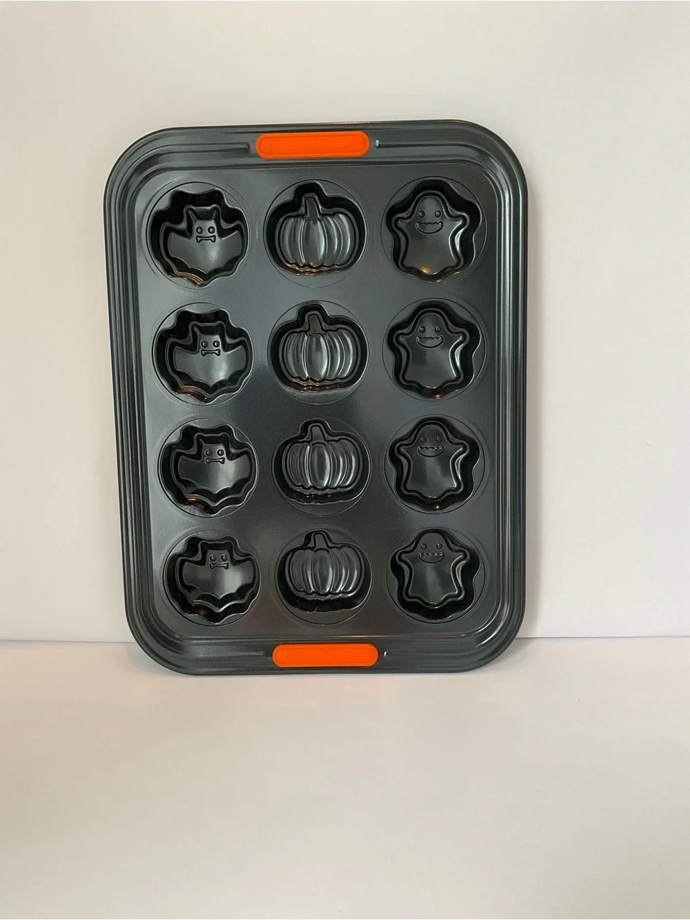 Le Creuset Harvest Collection Halloween Cakelet Baking Pan